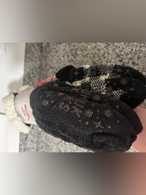 Muk Luks women’s Cozy cabin slipper socks. Brand new. Comes in a pack with two.